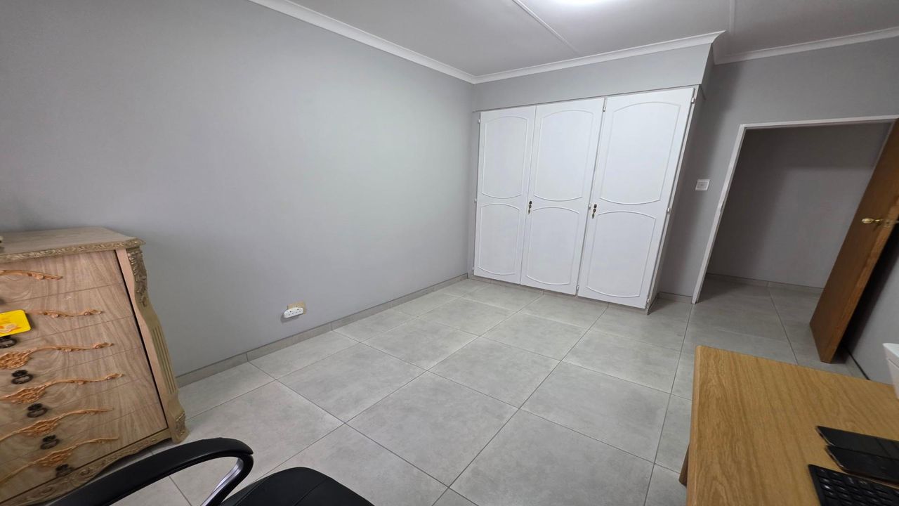 Photo 22 of 33