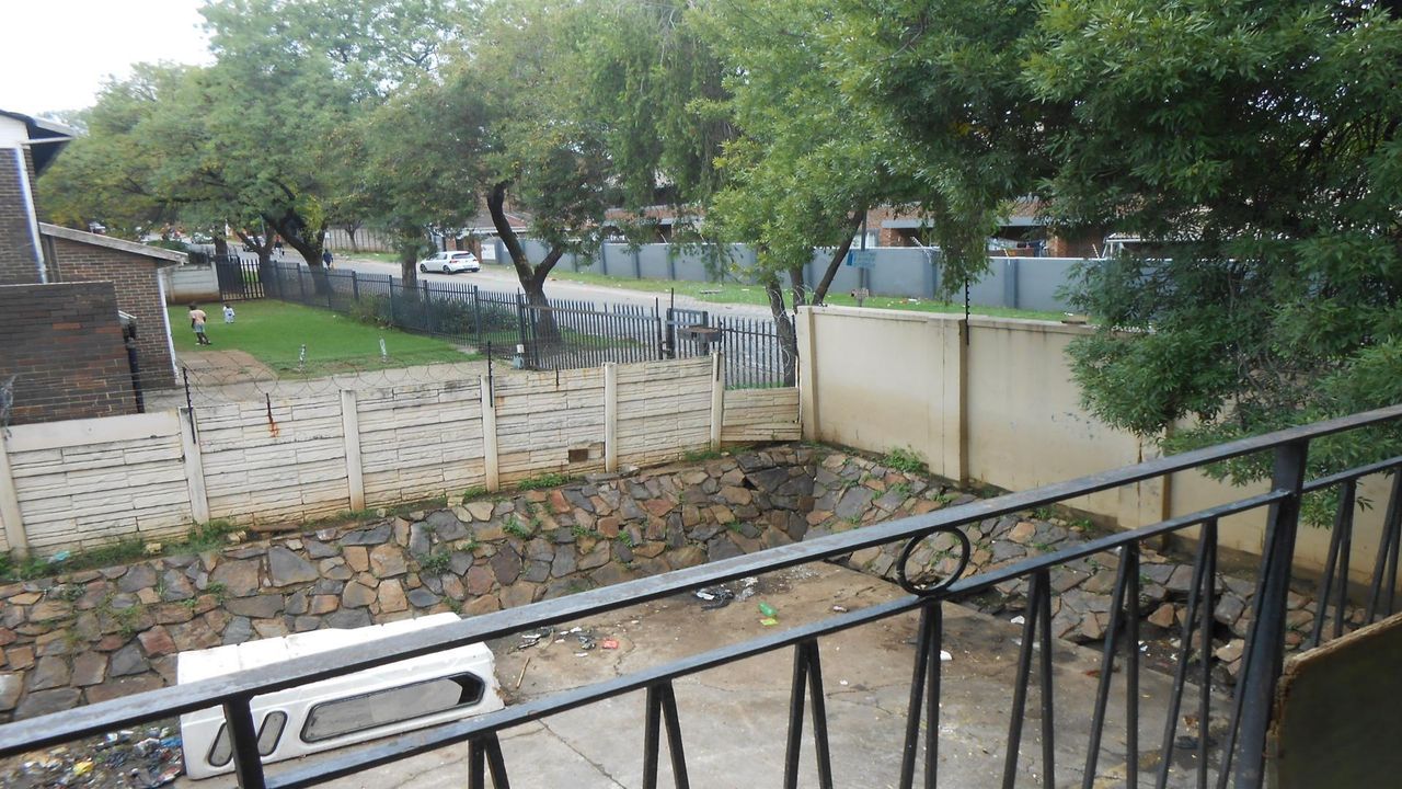 Photo 22 of 28