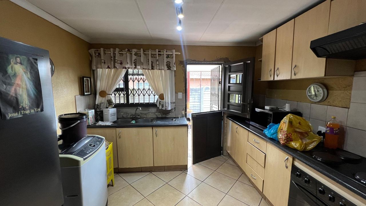 Photo 7 of 24