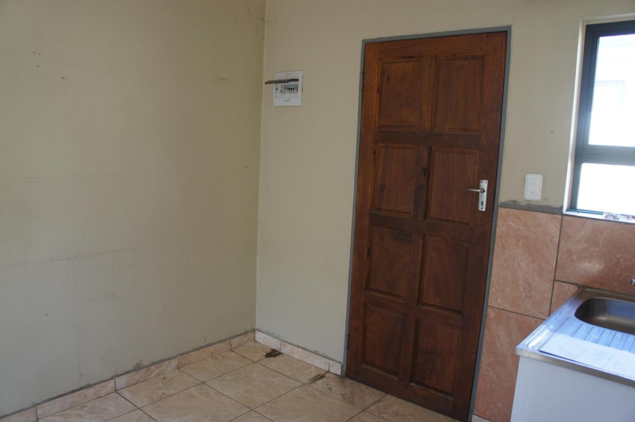 Photo 11 of 24