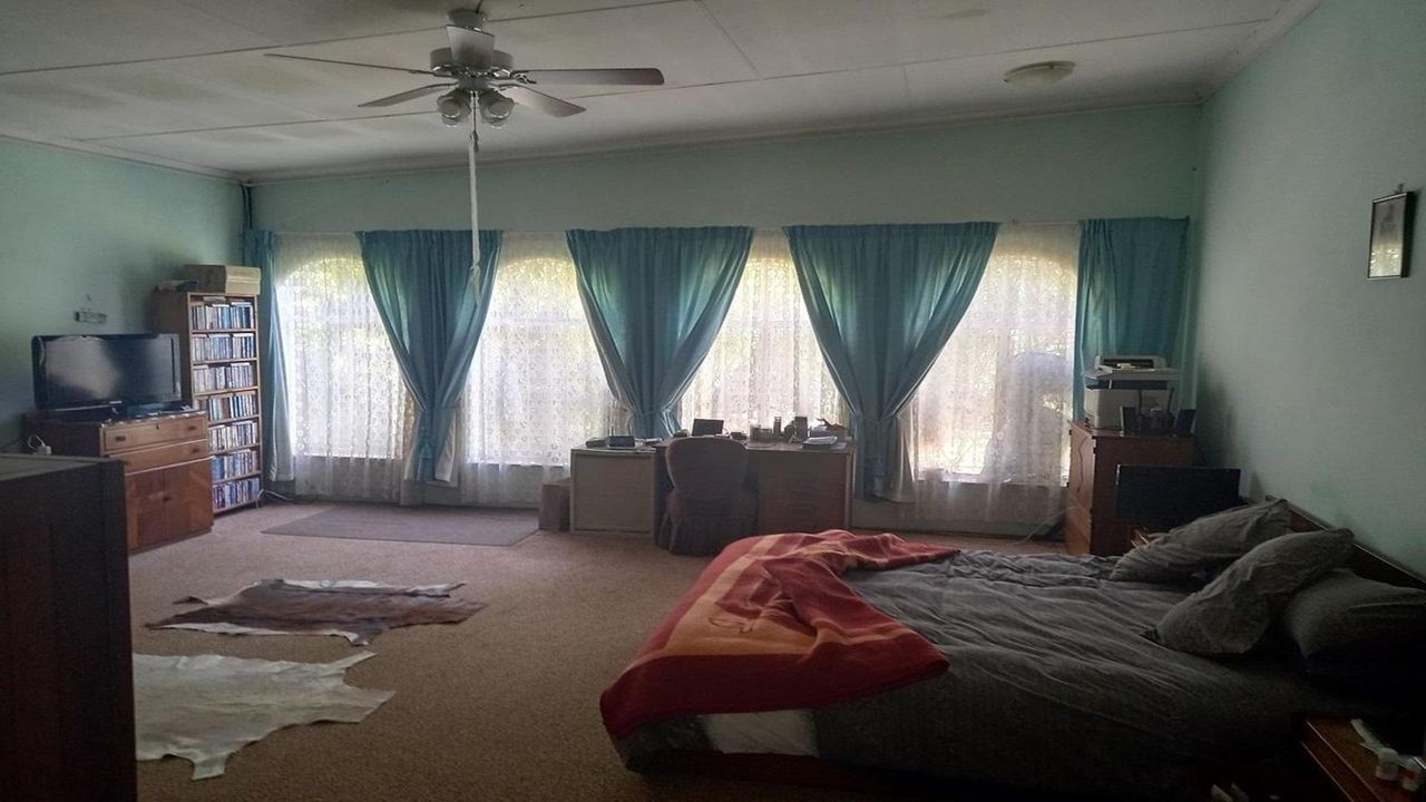 Photo 6 of 34