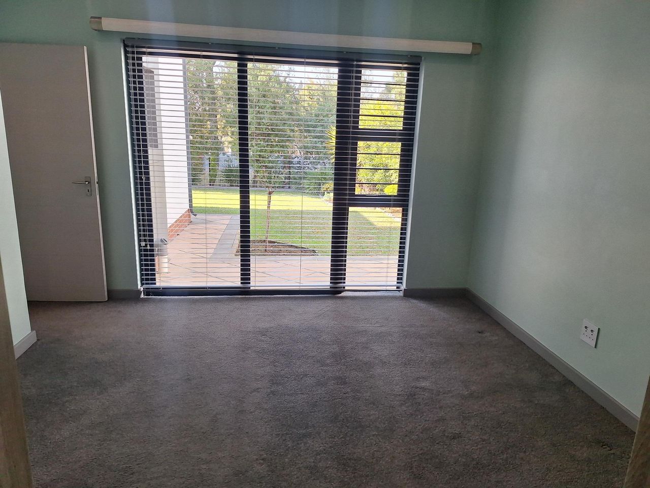 Photo 16 of 25