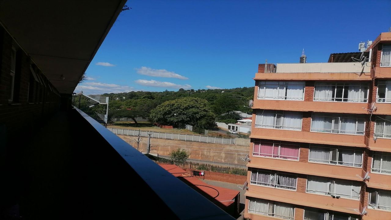 Photo 10 of 32