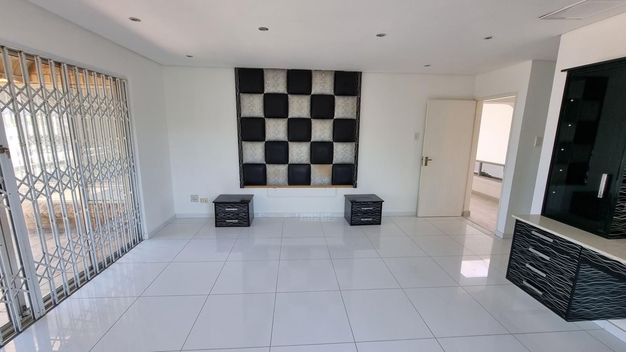 Photo 10 of 24