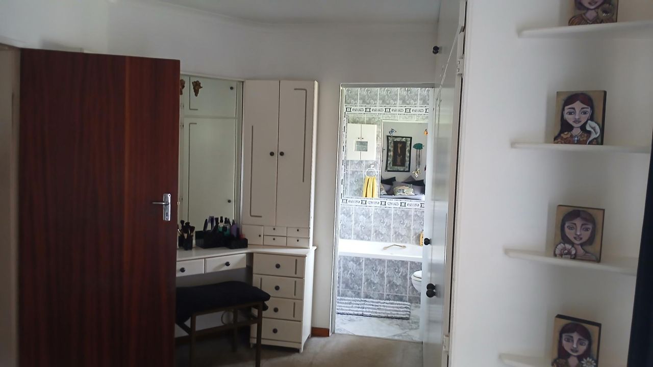 Photo 18 of 33