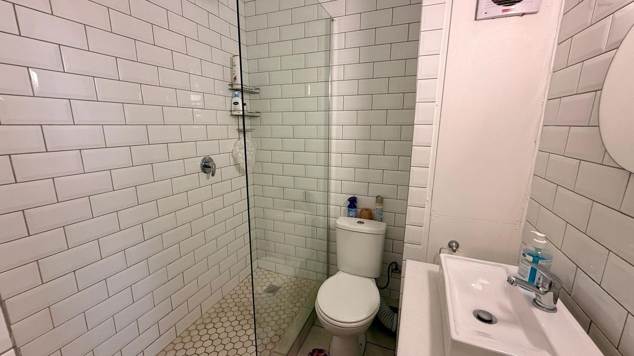 Photo 18 of 22