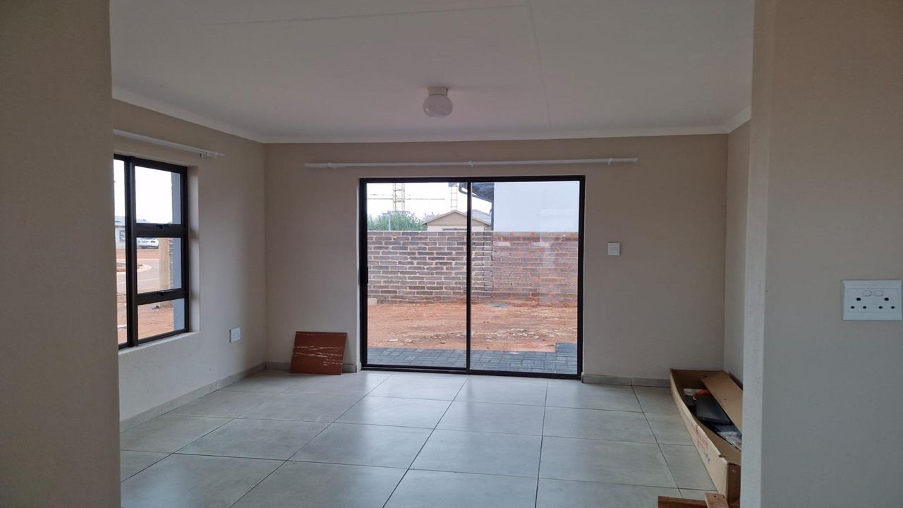 Photo 3 of 14