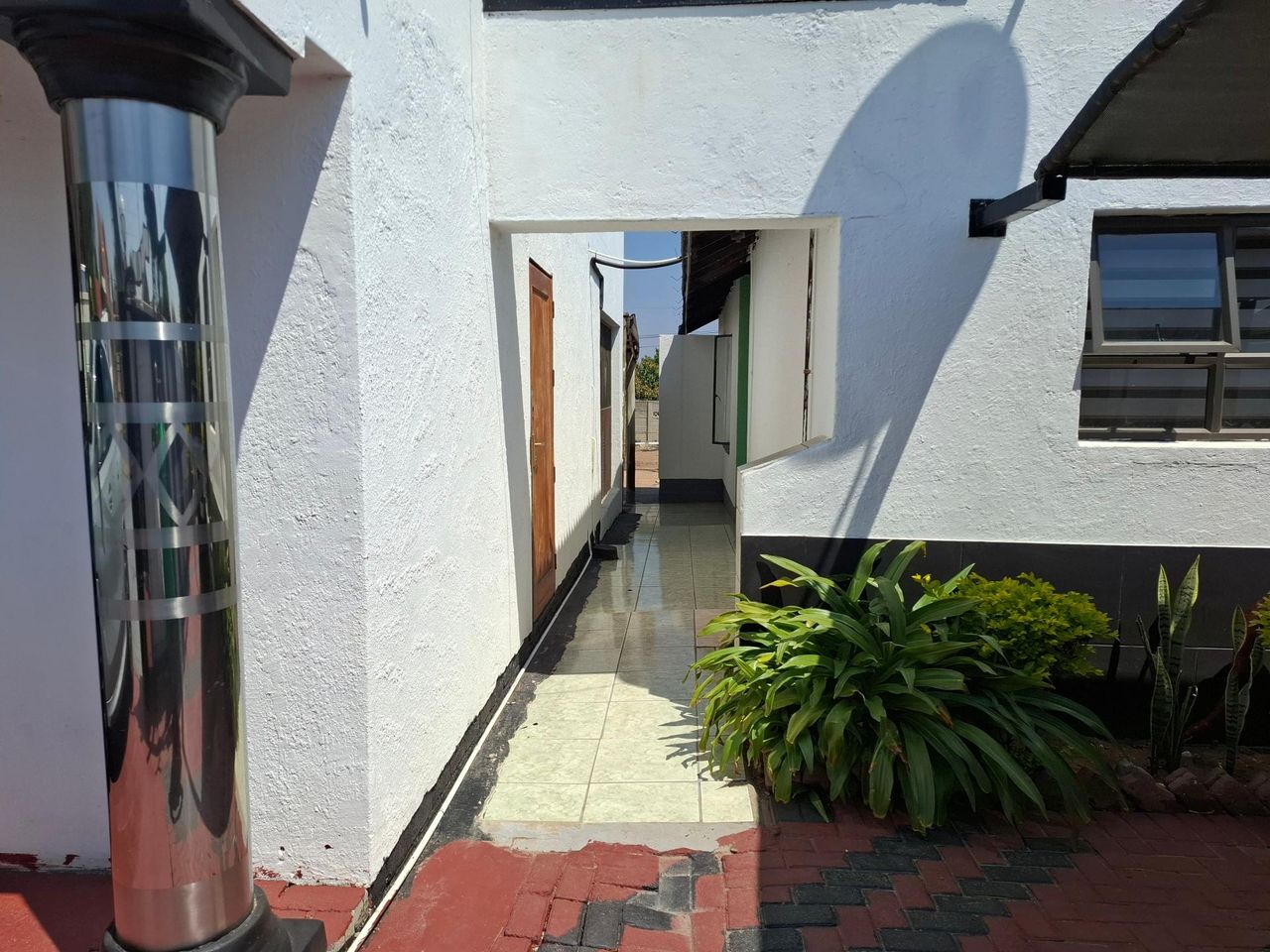 Photo 3 of 32