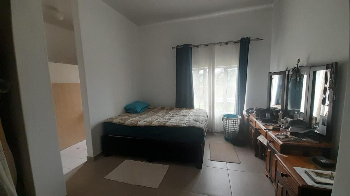 Photo 13 of 23
