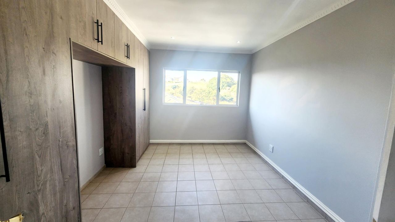 Photo 19 of 25