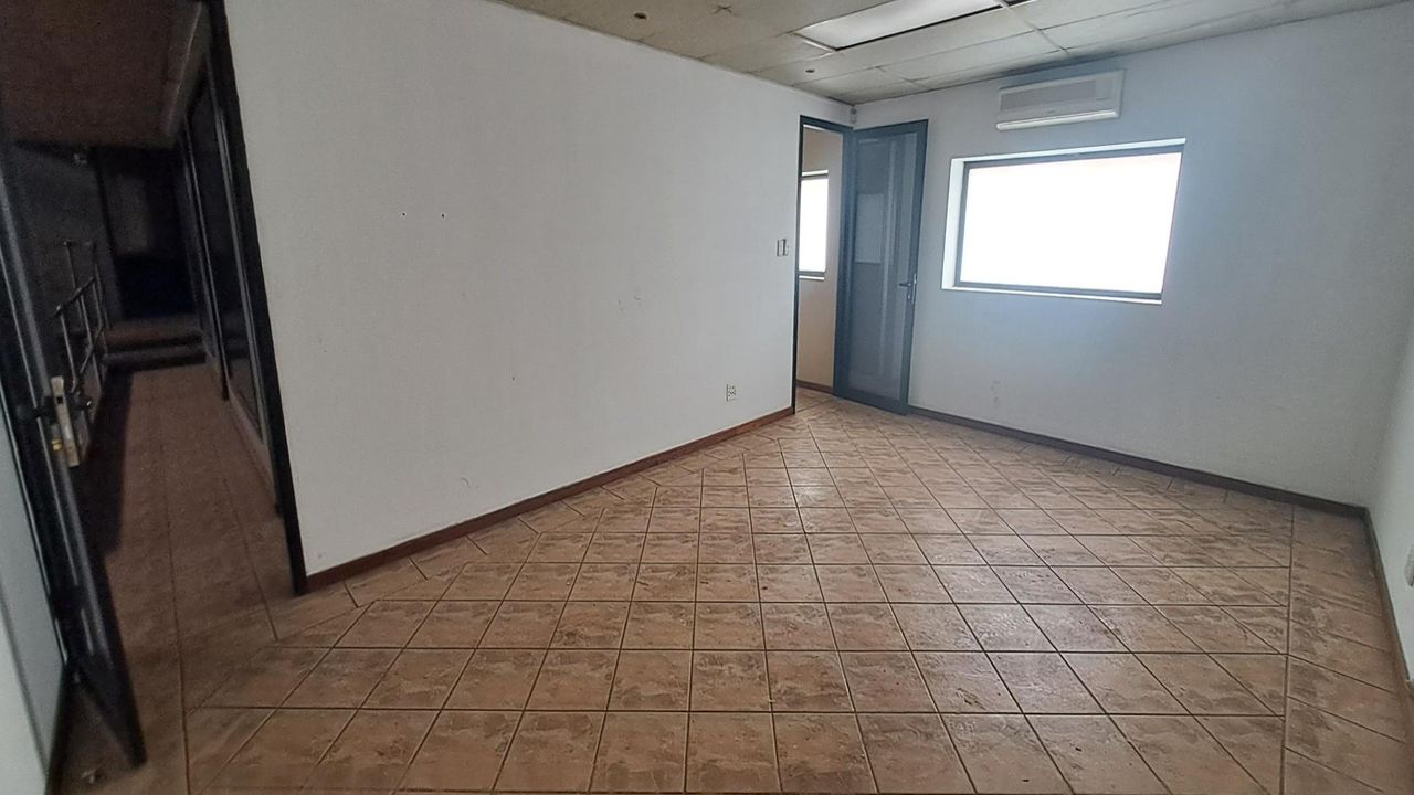 Photo 18 of 30