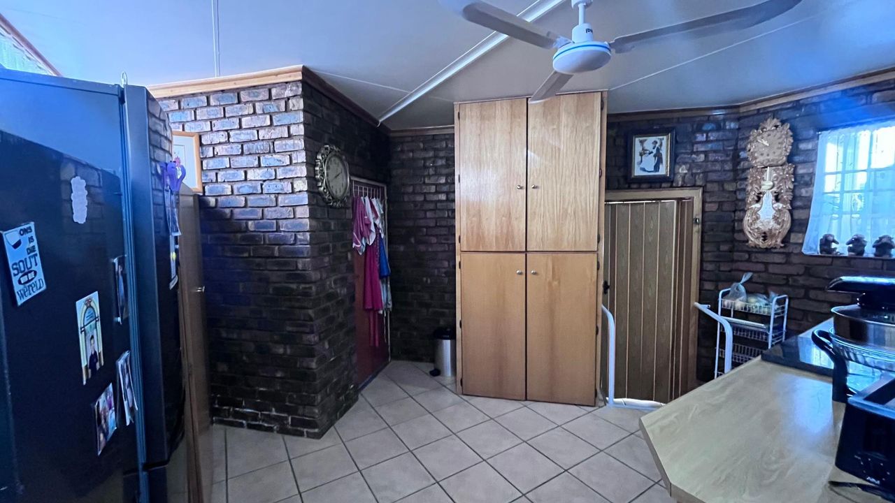 Photo 10 of 28