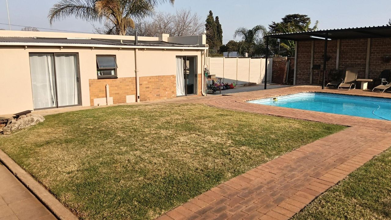 Photo 5 of 26