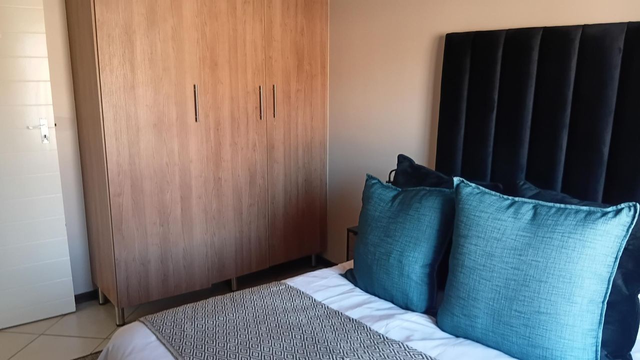 Photo 16 of 22