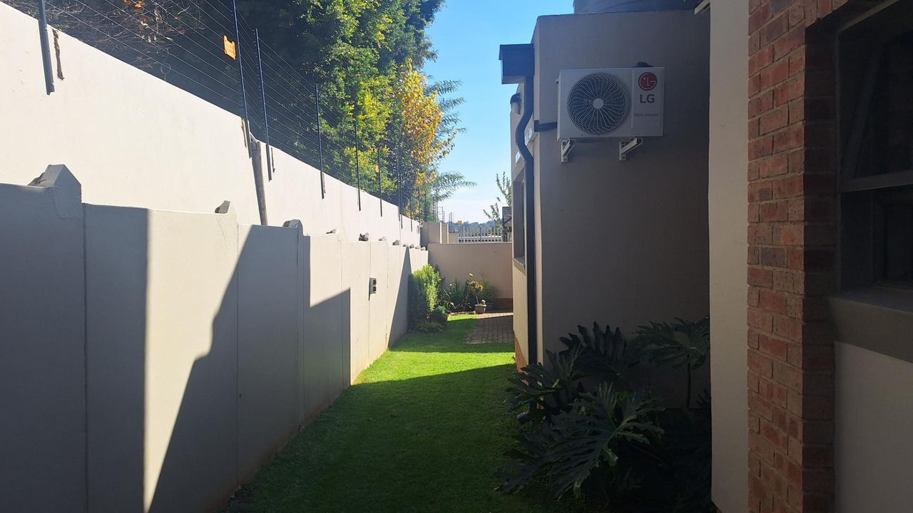 Photo 18 of 23
