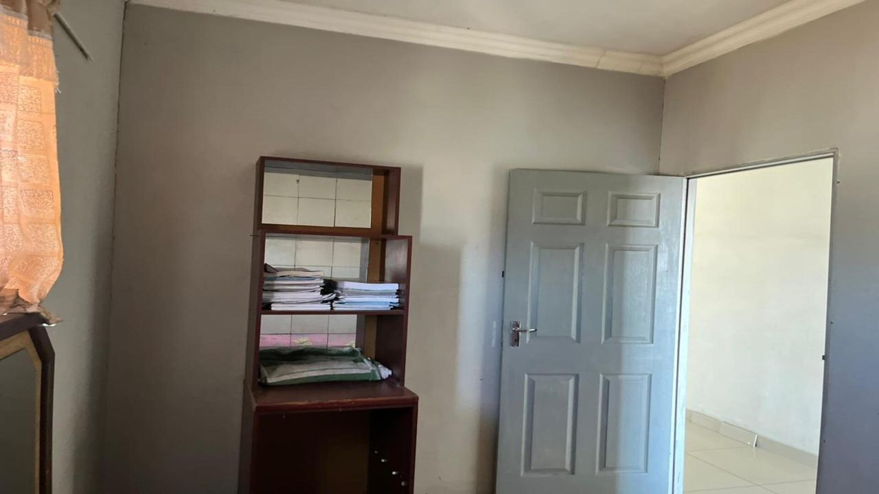 Photo 23 of 27