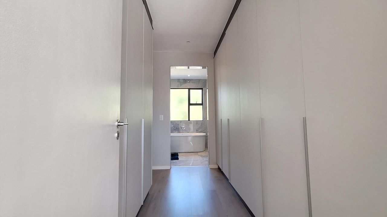 Photo 11 of 28