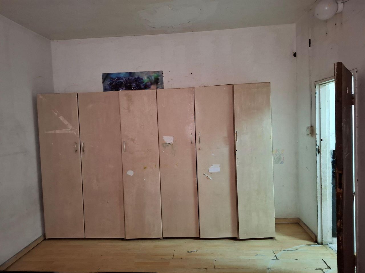Photo 3 of 6