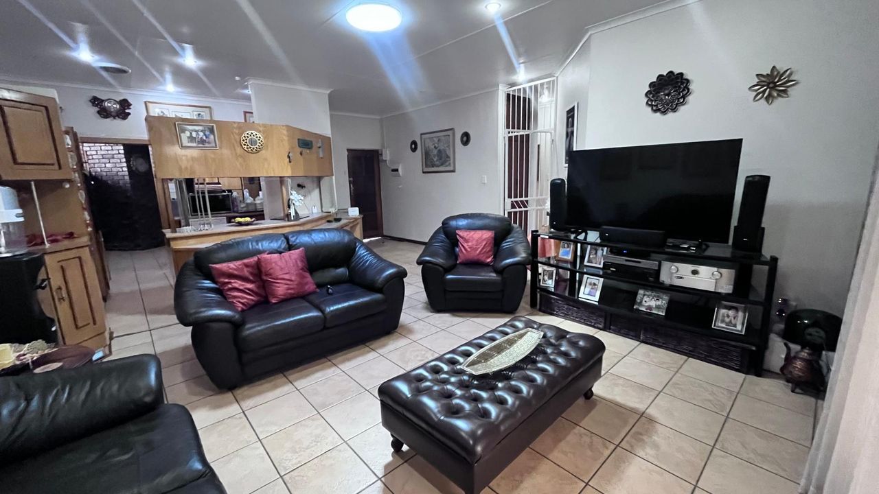 Photo 6 of 28