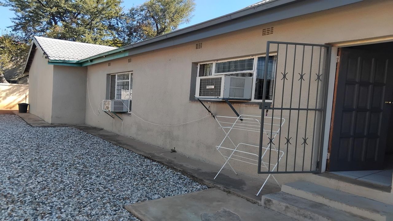 Photo 18 of 23