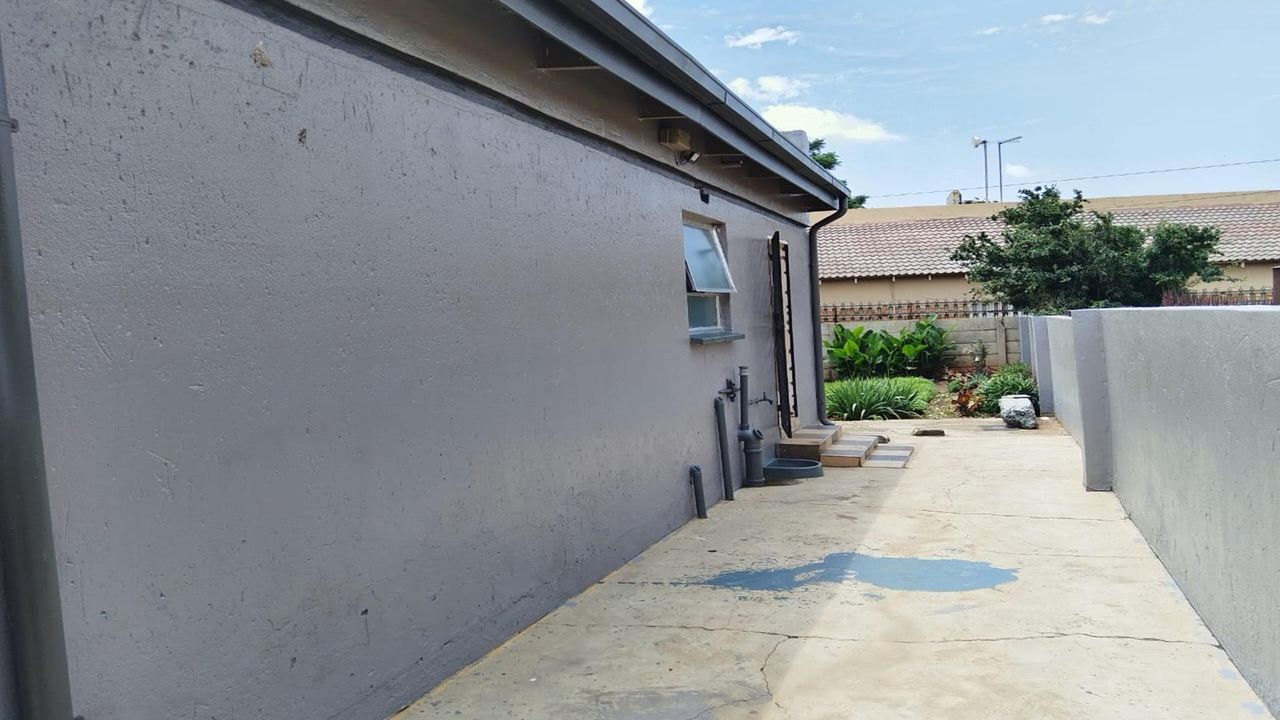 Photo 17 of 21