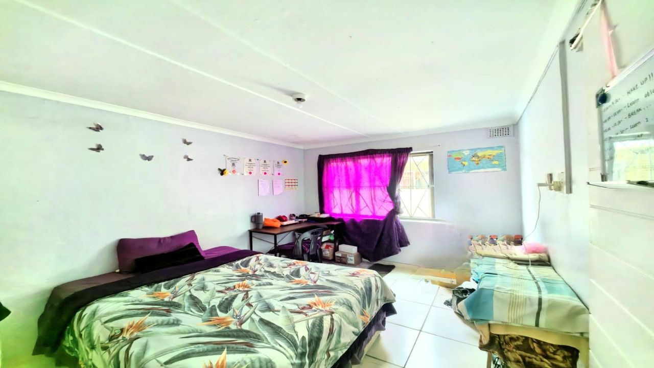 Photo 11 of 21