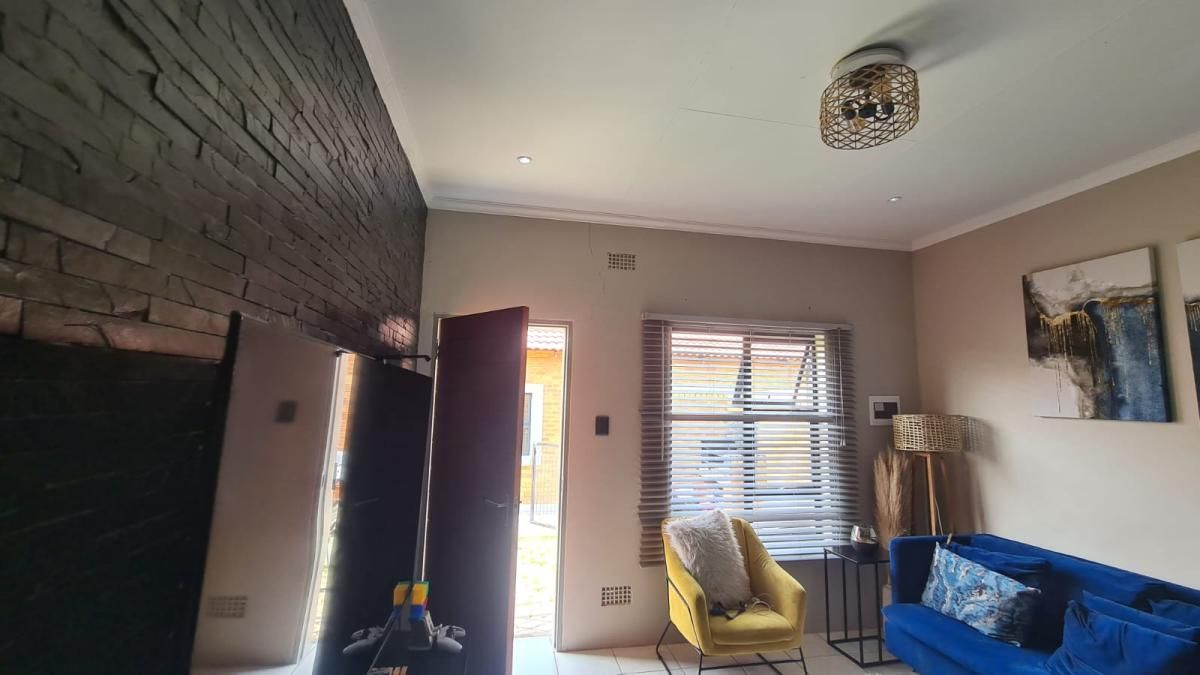 Photo 3 of 22