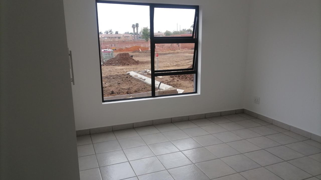 Photo 19 of 24