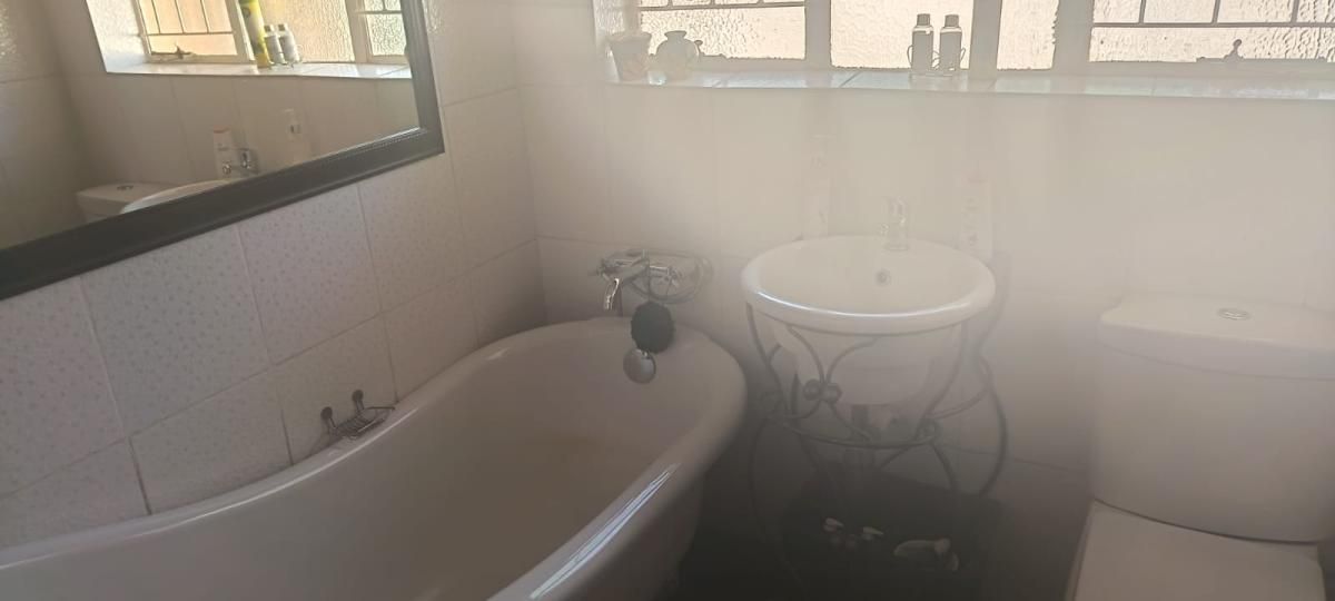 Photo 24 of 26