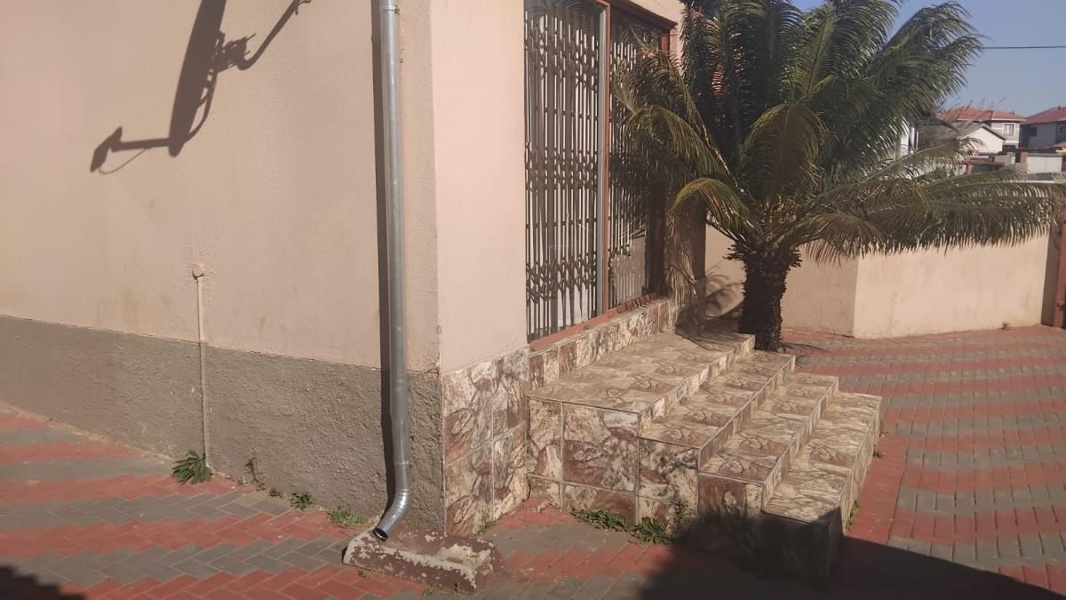 Photo 8 of 42