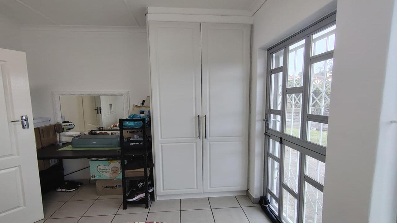 Photo 20 of 28