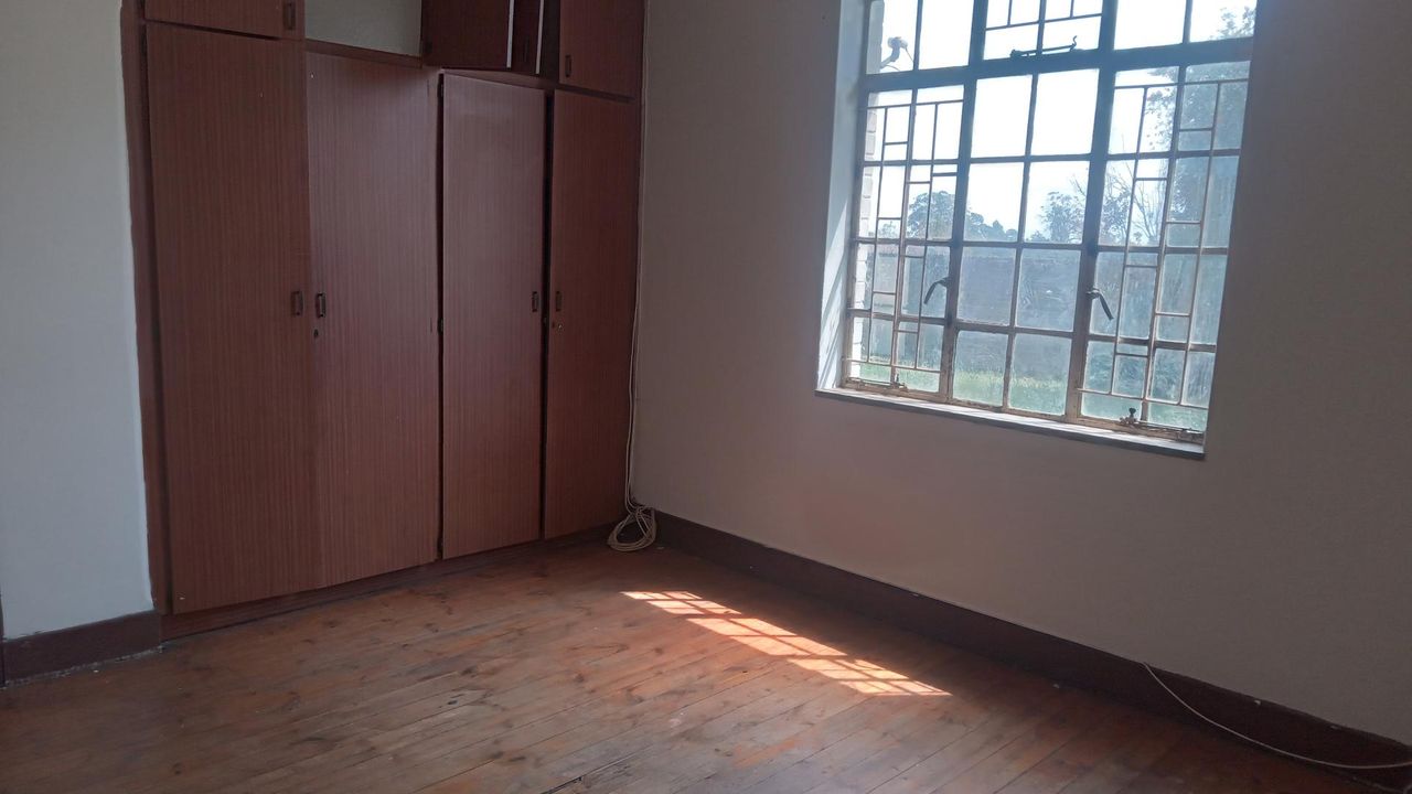 Photo 14 of 28