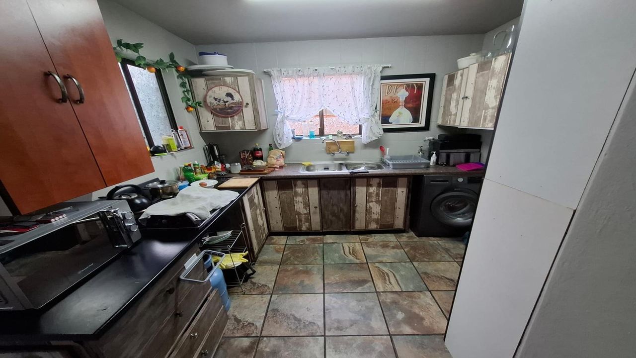 Photo 7 of 25