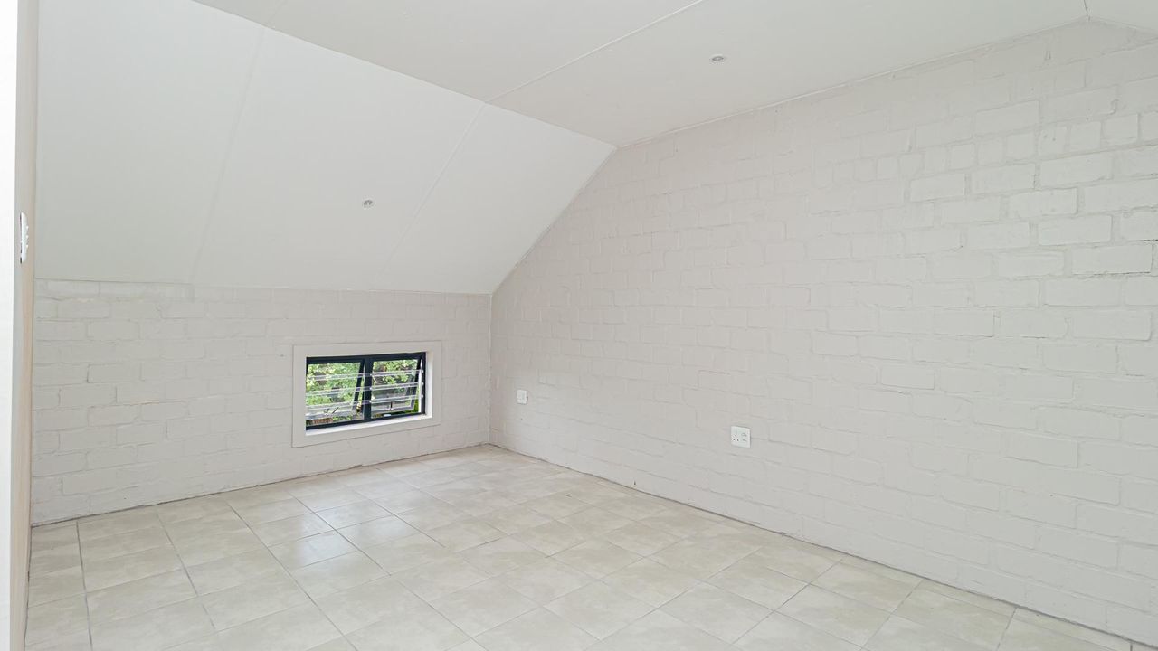 Photo 18 of 27