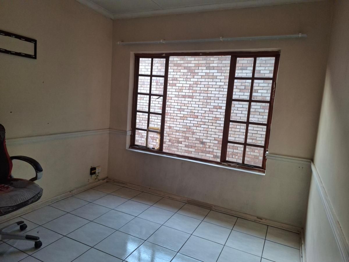 Photo 15 of 25