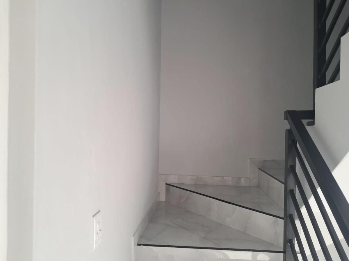 Photo 4 of 17