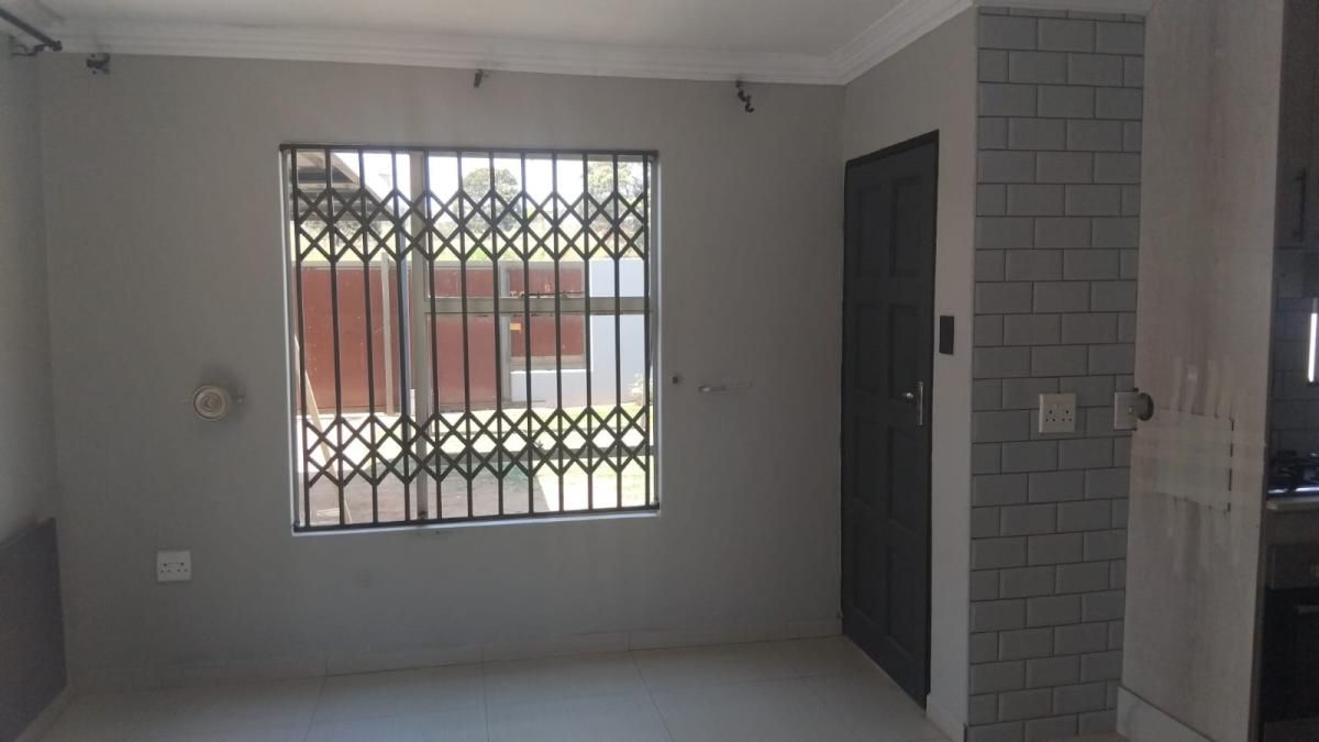 Photo 16 of 21
