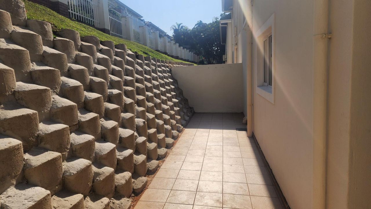 Photo 22 of 25