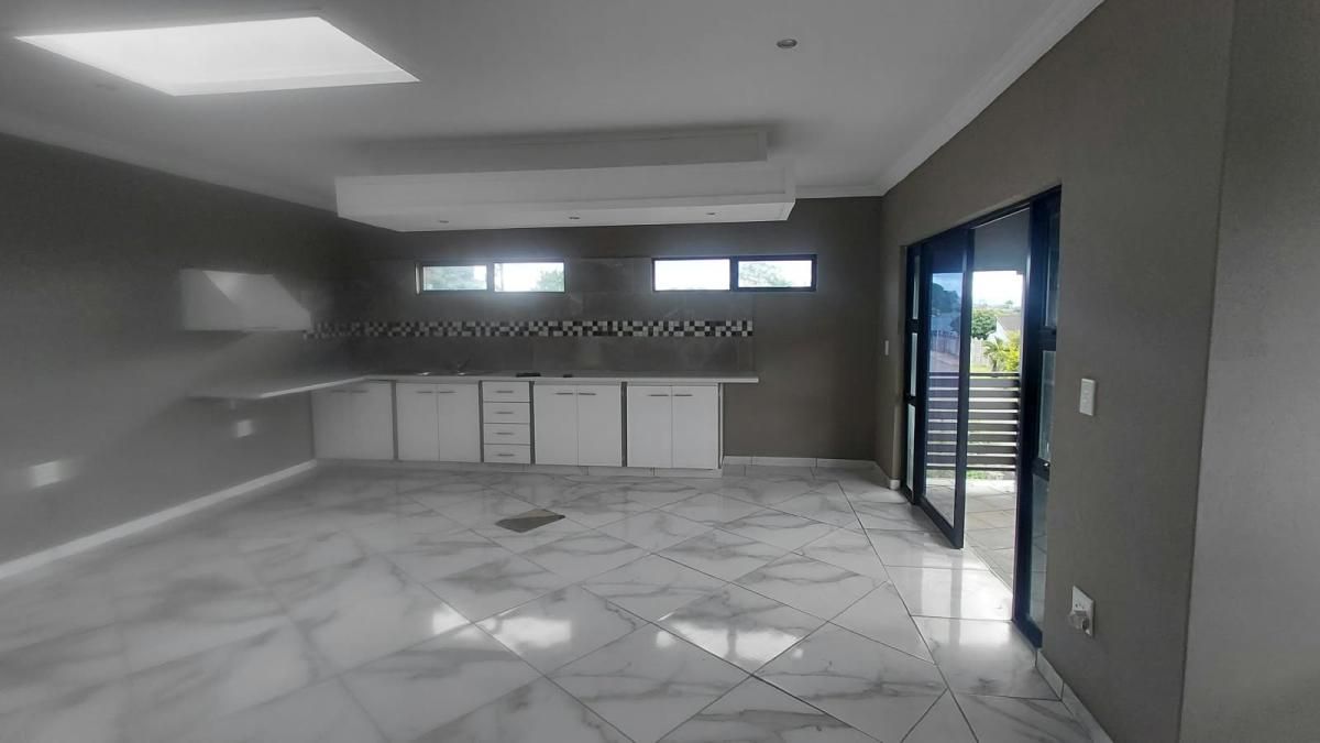 Photo 3 of 8