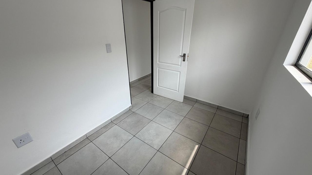 Photo 12 of 18