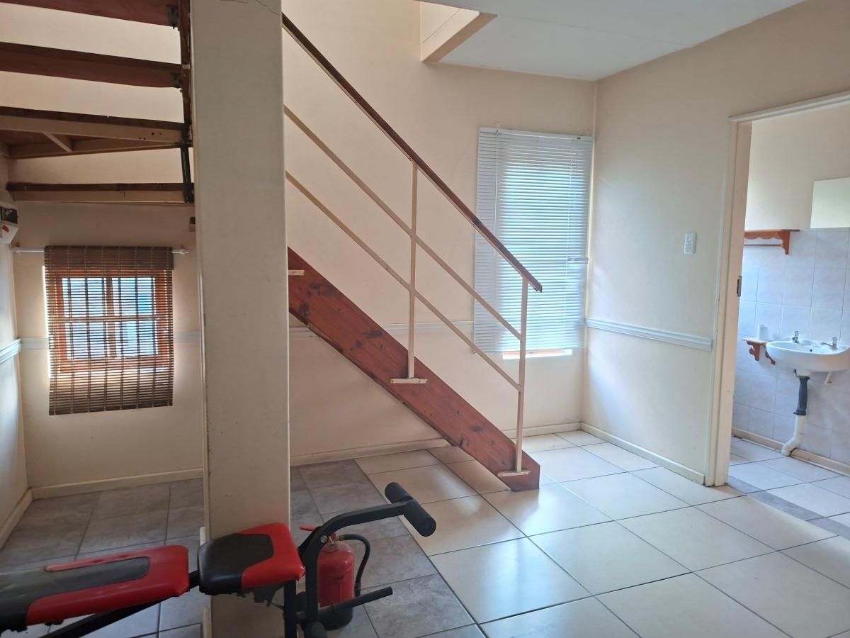 Photo 8 of 25