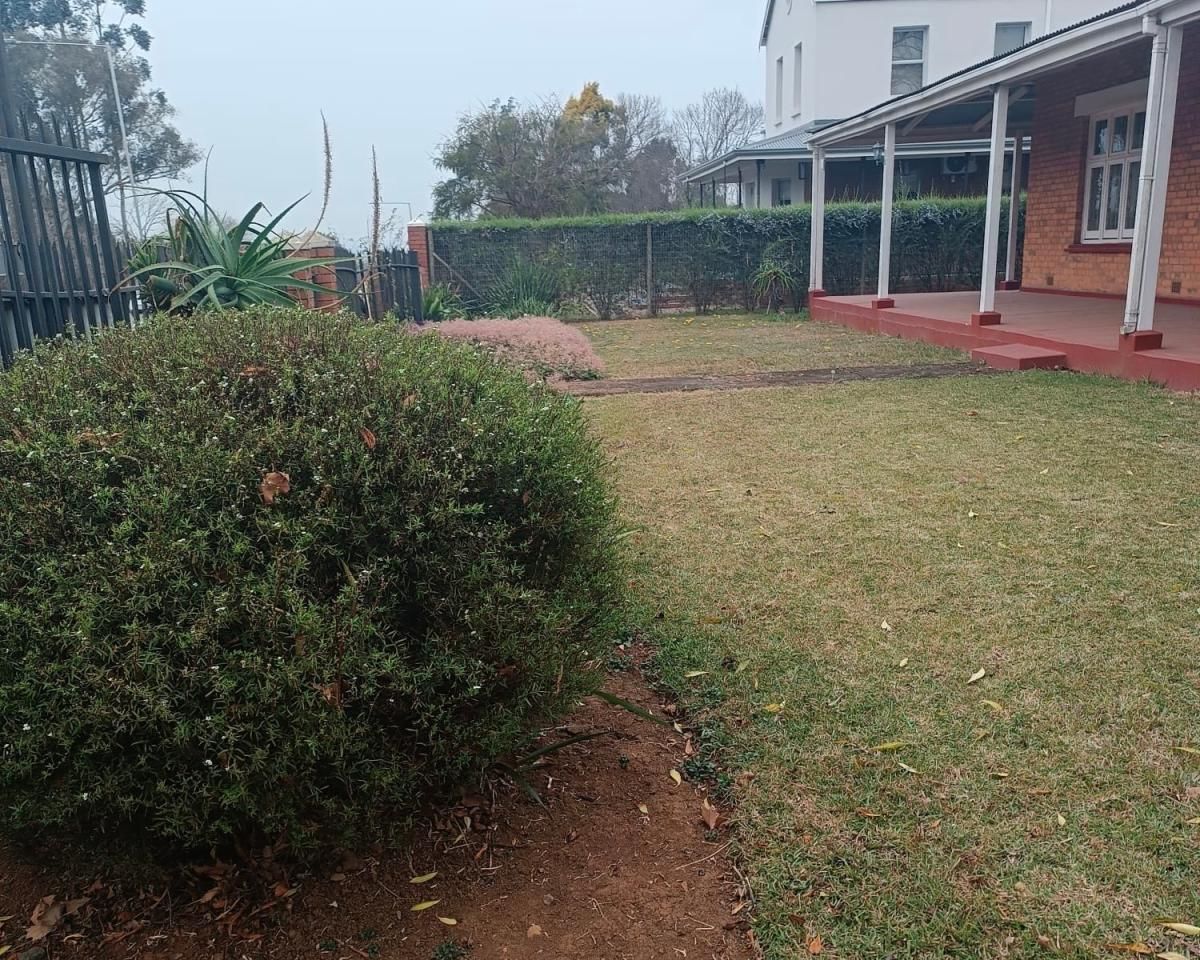 Photo 14 of 33