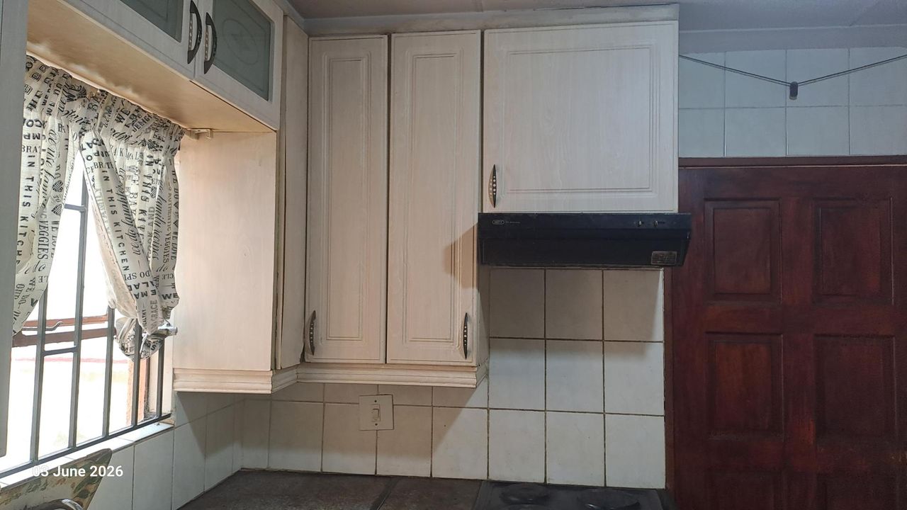 Photo 4 of 19