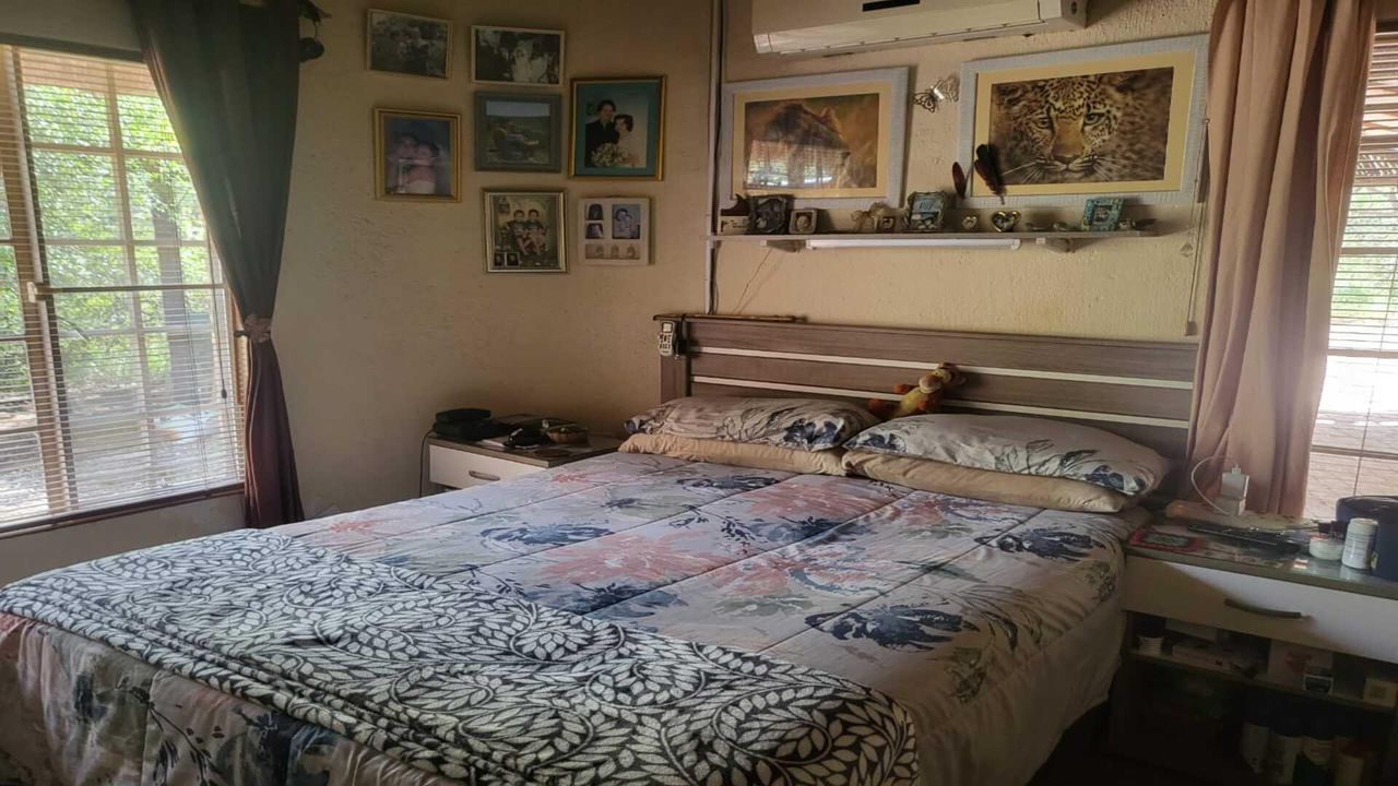 Photo 7 of 24