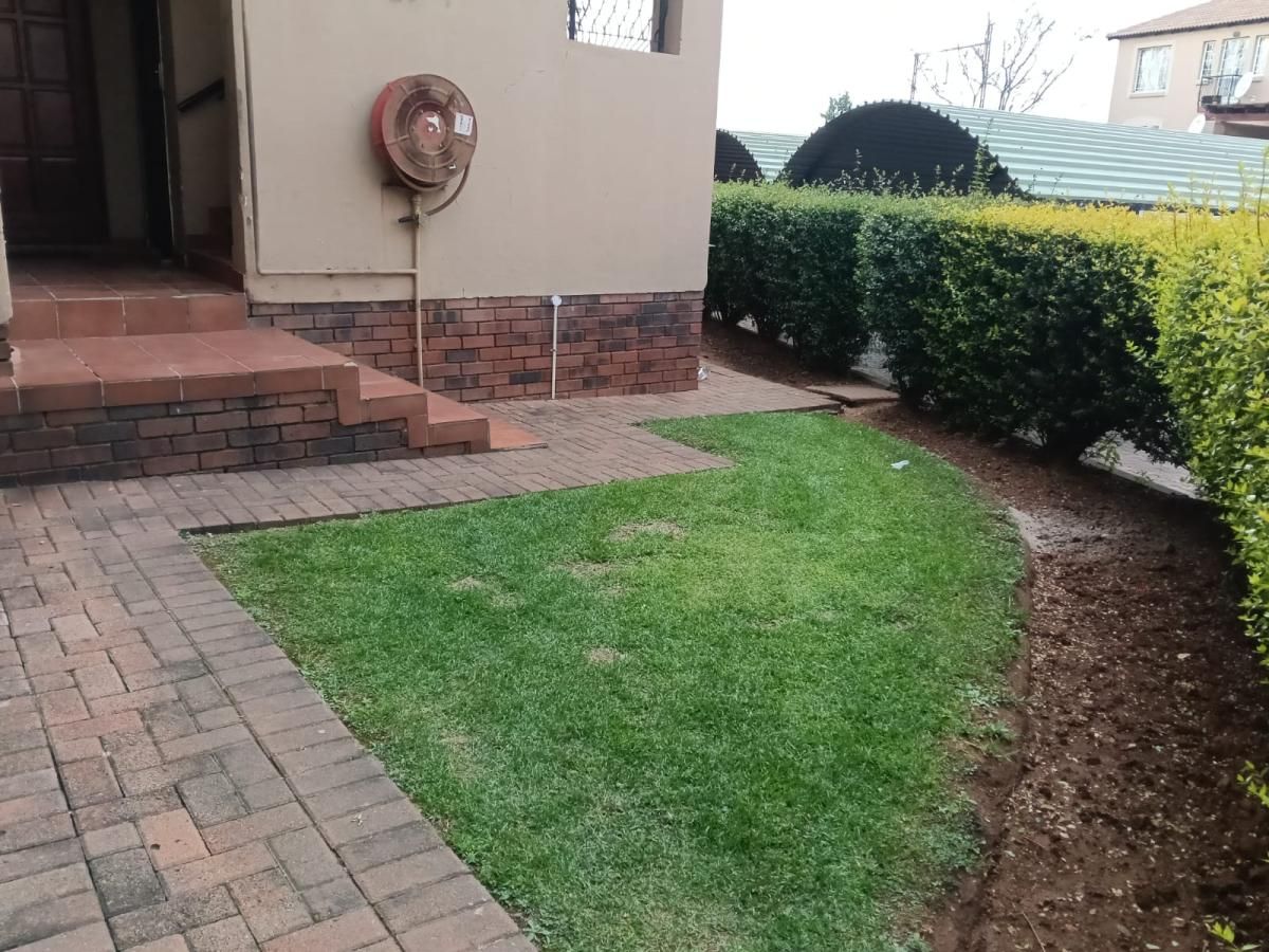 Photo 2 of 14