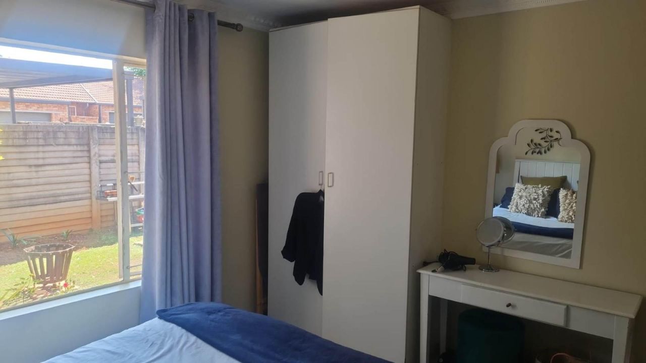Photo 11 of 25