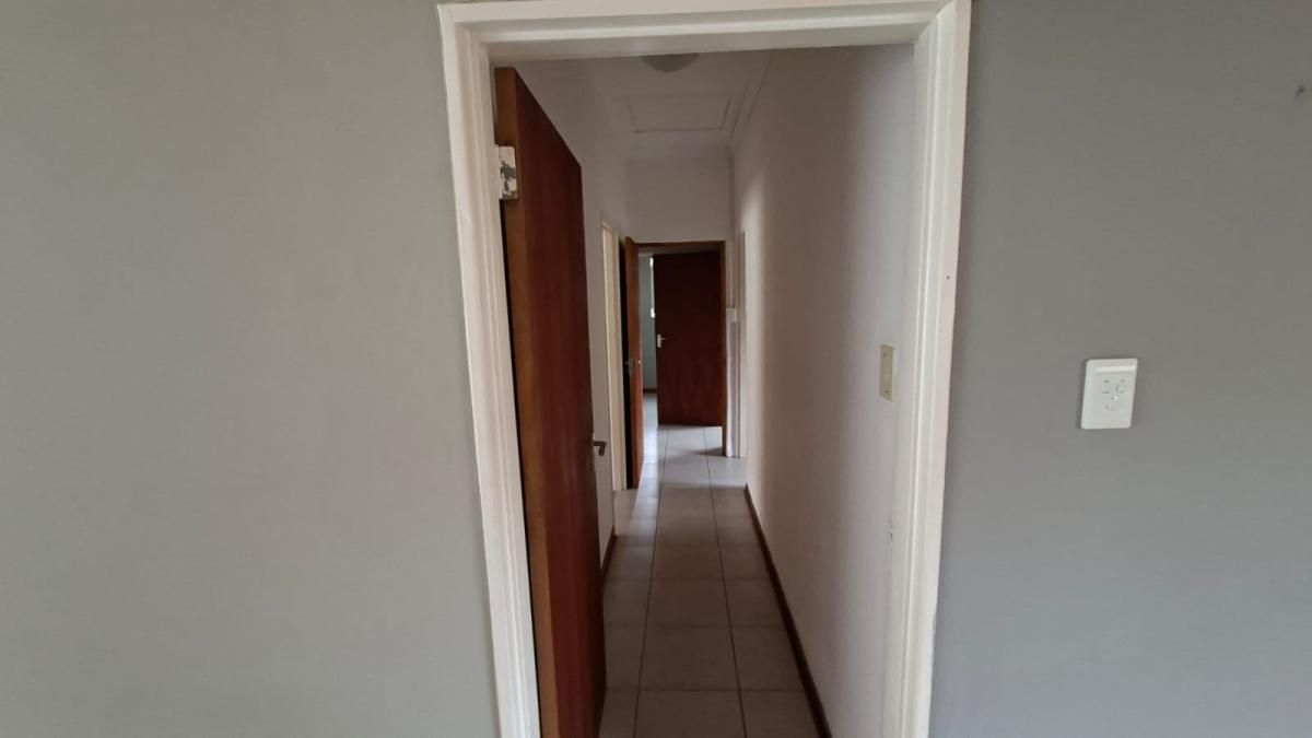 Photo 8 of 28