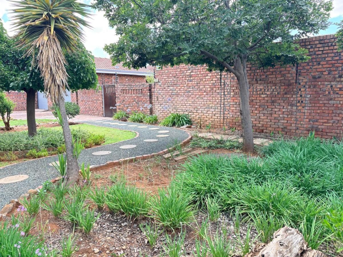 Photo 5 of 23