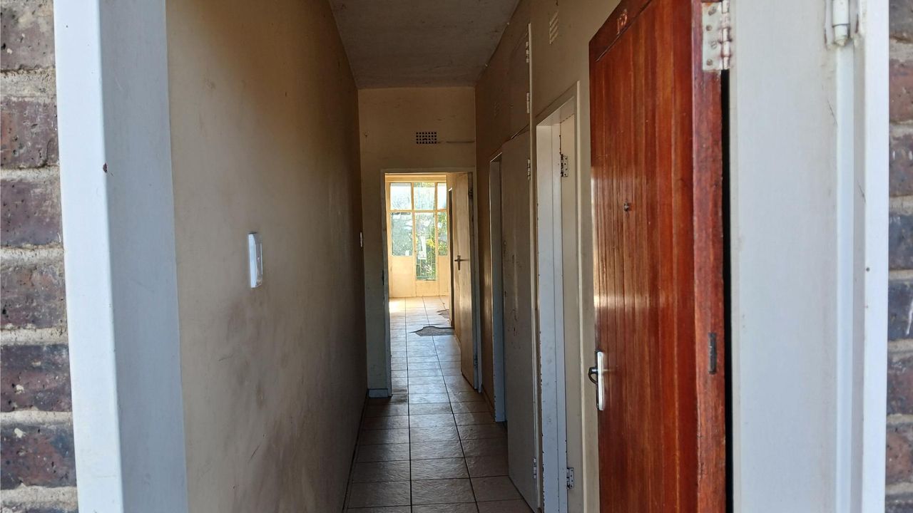 Photo 12 of 25