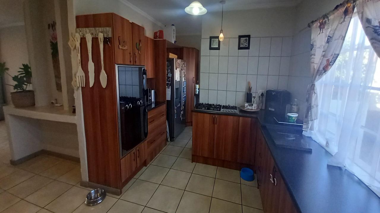 Photo 9 of 34